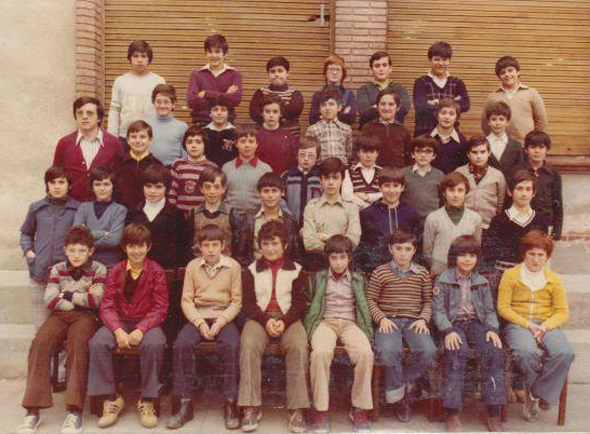 Vintage Escuela PE pantalones cortos rojo granate 5 años 6 sin usar 1970s Nylon Niños Chico Chica