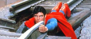 Superman escena vía tren